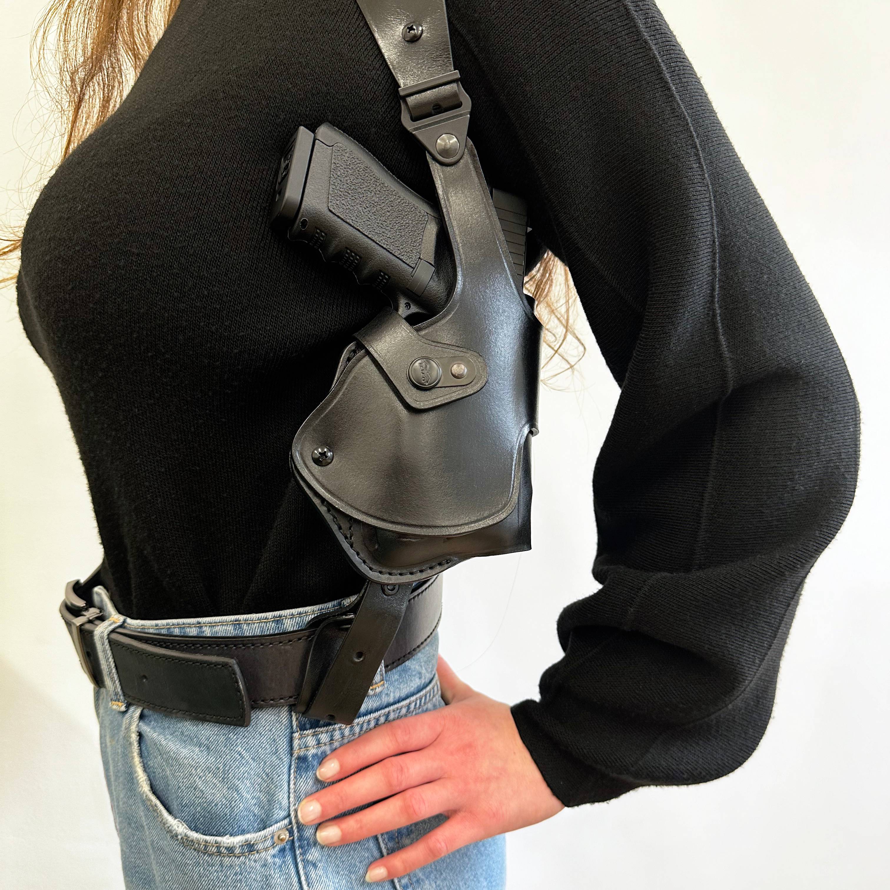 Light bearing women's shoulder holster