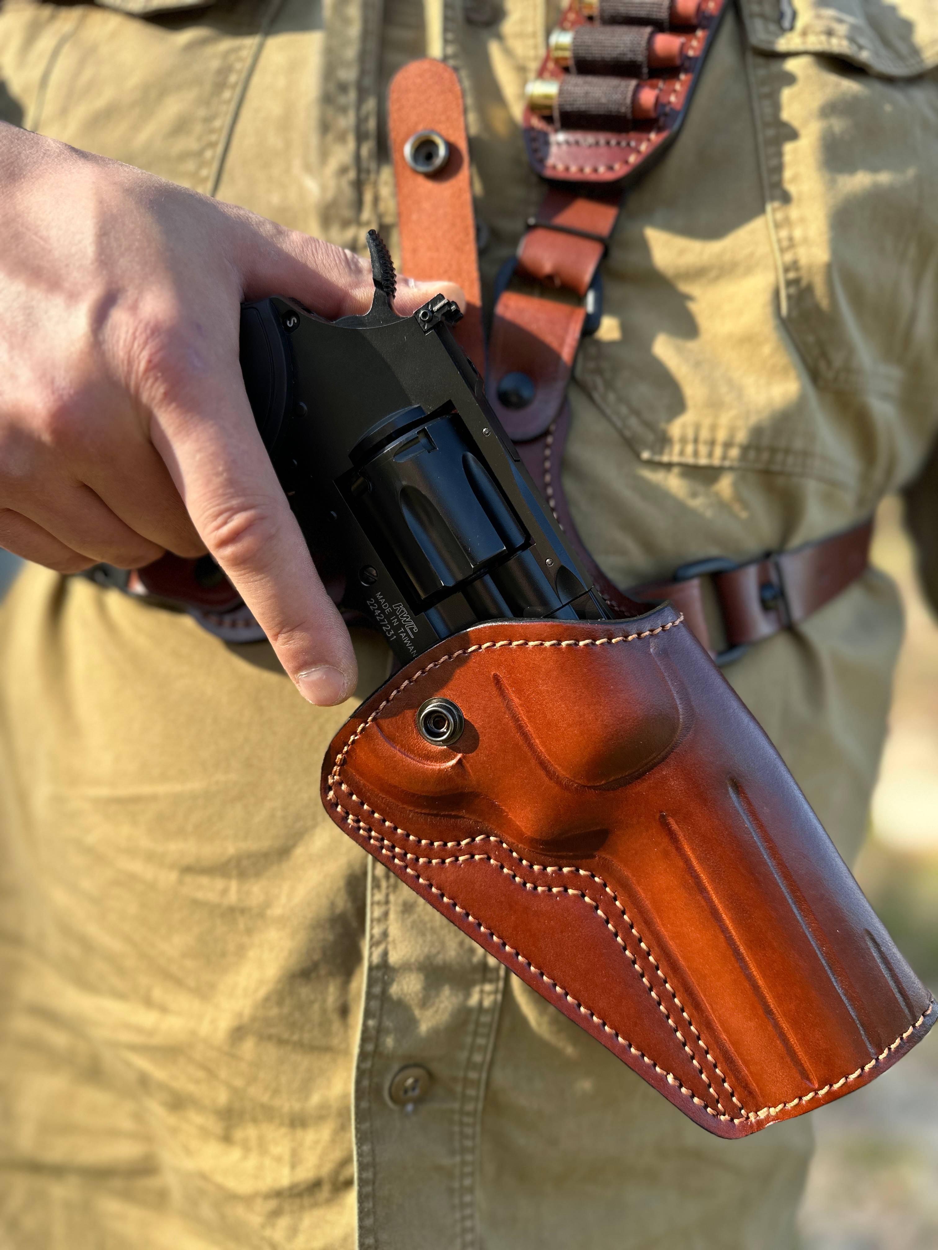 leather shoulder holster revolver