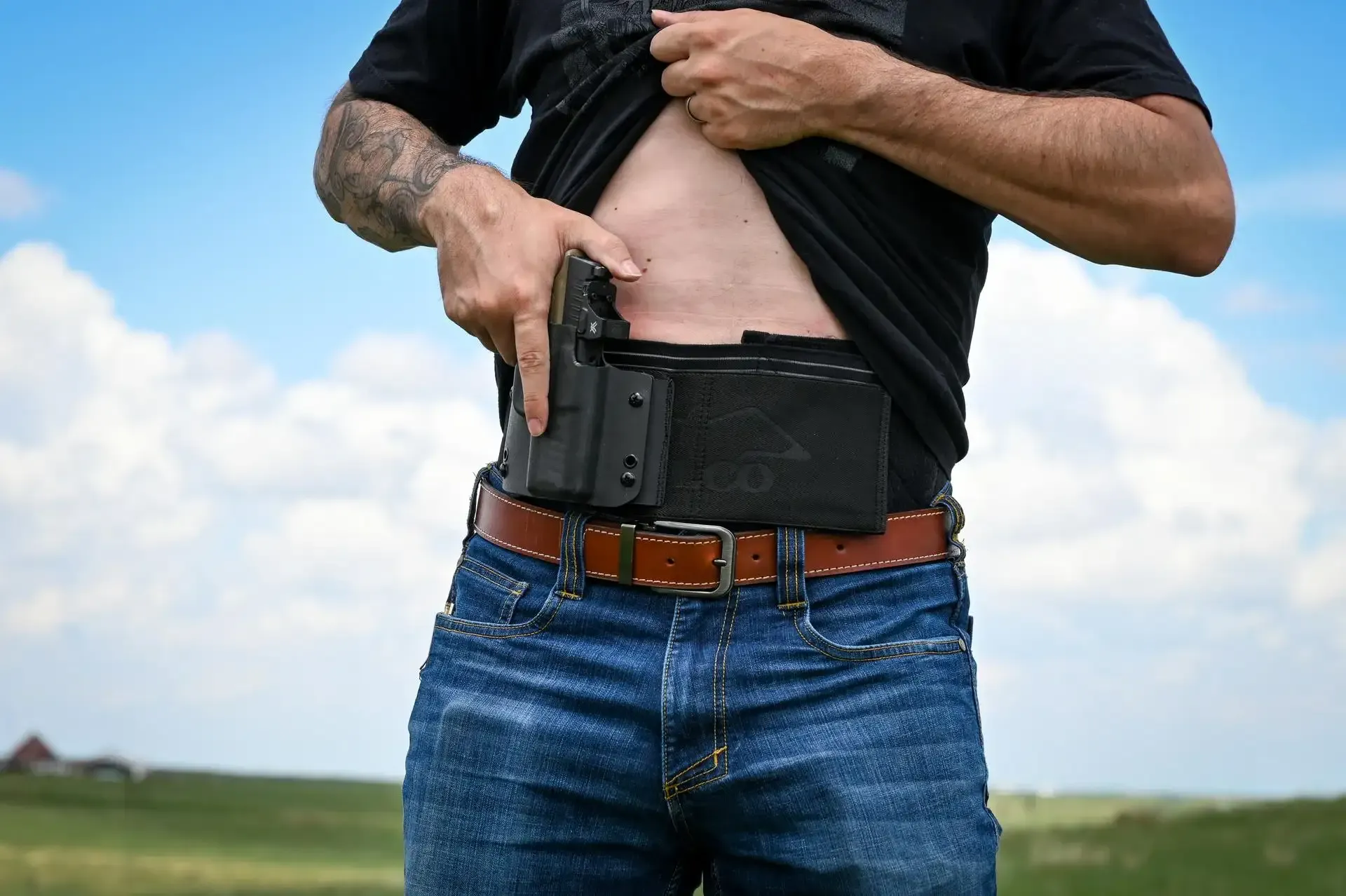 How to wear Belly Band Holster - Appendix position