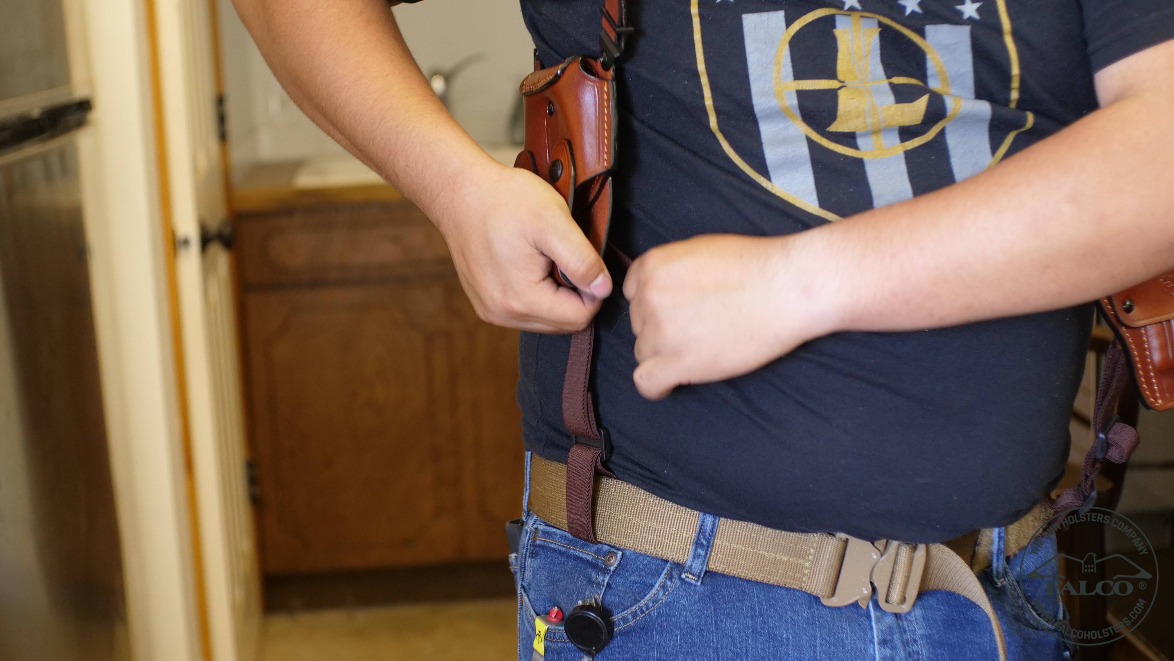 Adjustment of harness on shoulder holster