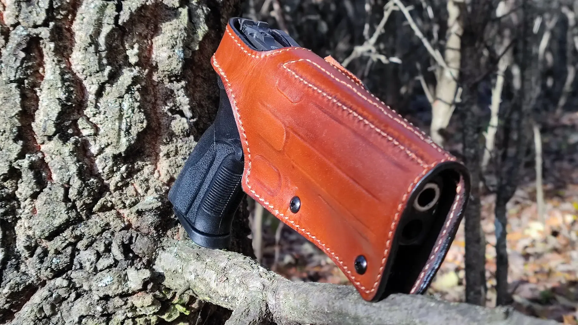 Custom leather belt holster with adjustable retention