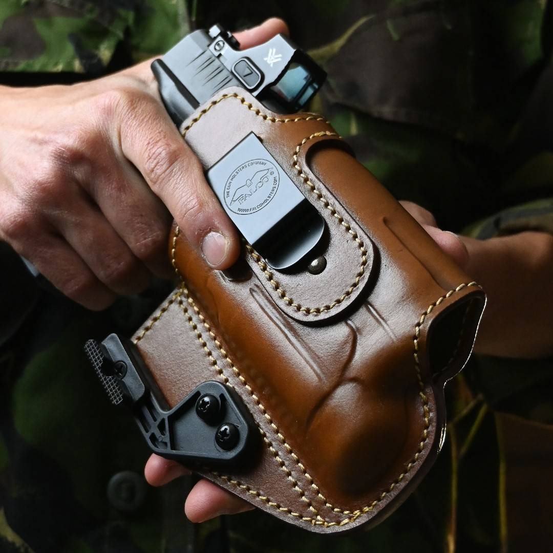 Light-bearing optics-ready leather holster